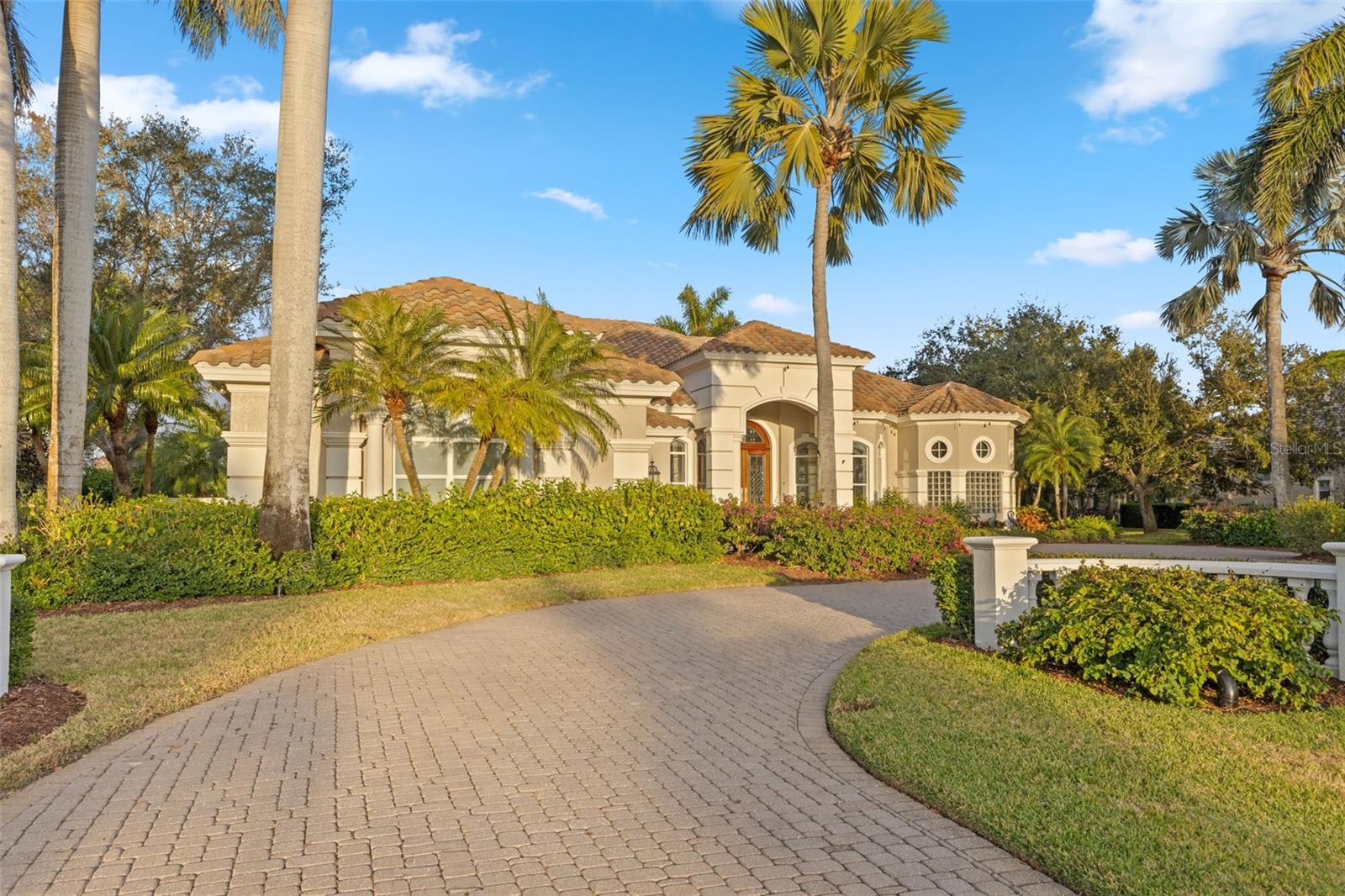 Listing photo id 54 for 530 Mac Ewen Drive