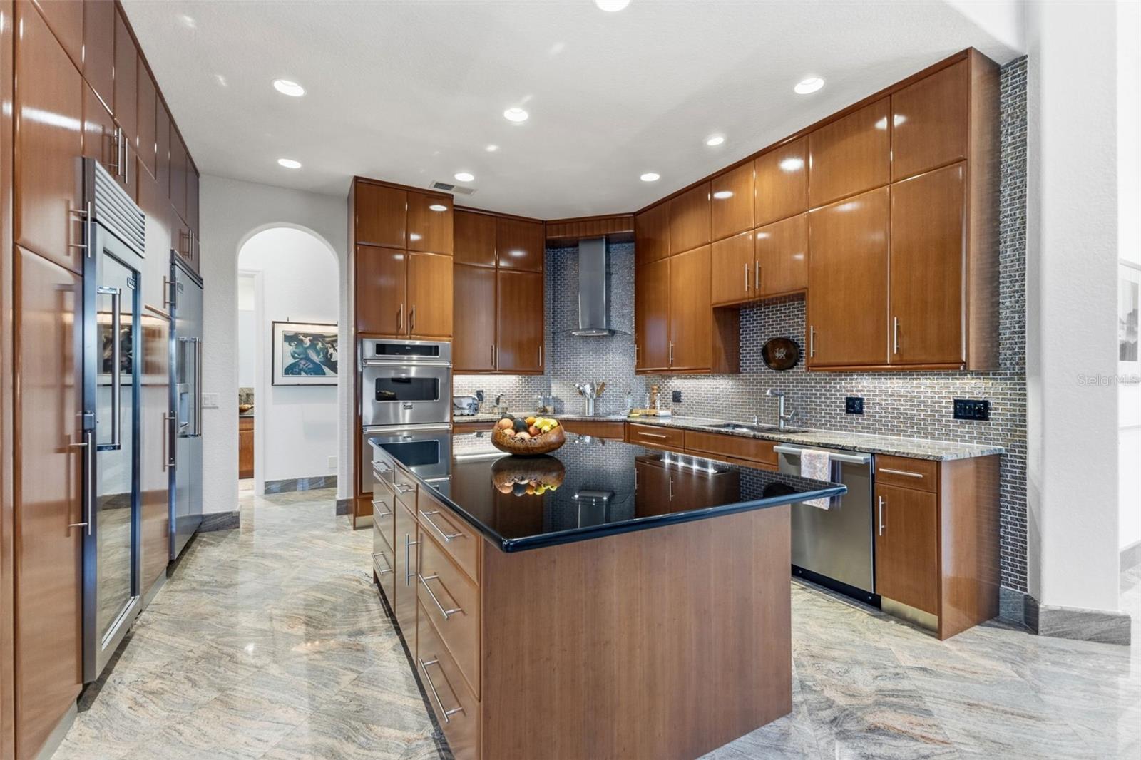 Listing photo id 4 for 530 Mac Ewen Drive