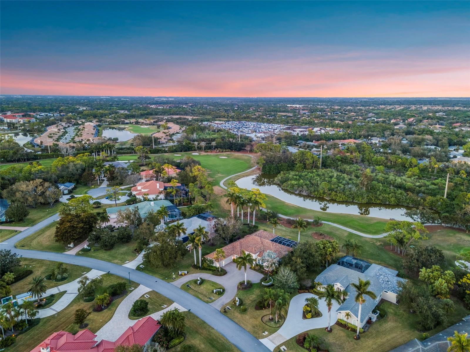 Listing photo id 59 for 530 Mac Ewen Drive