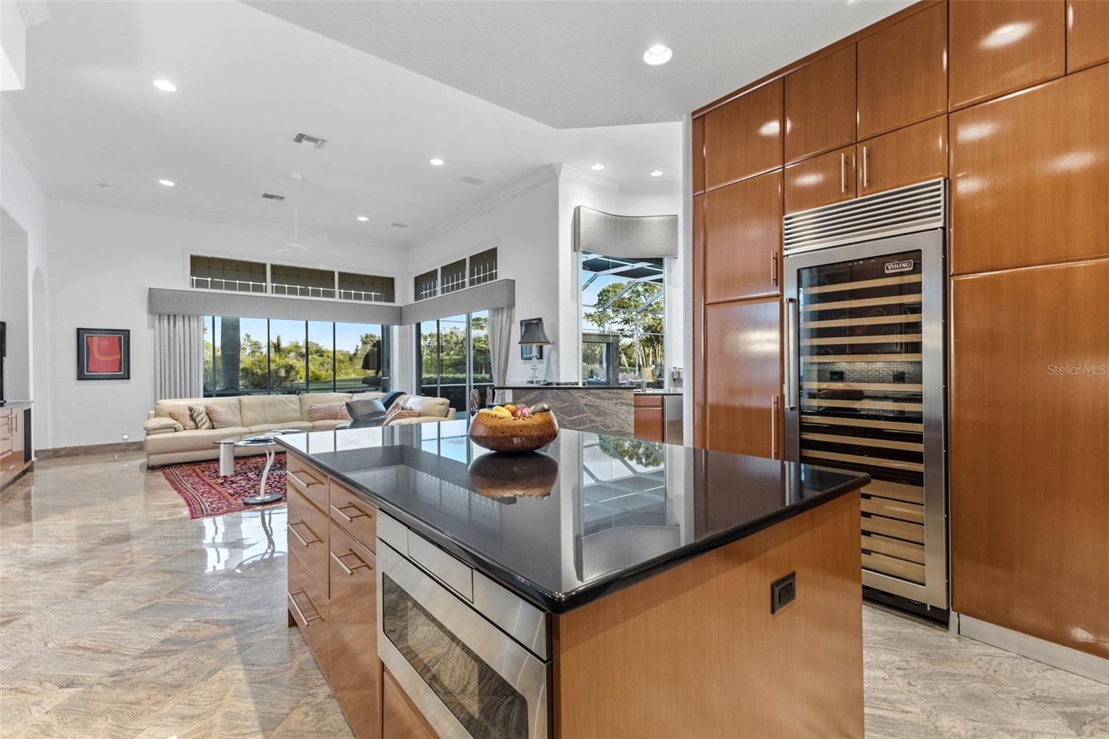 Listing photo id 6 for 530 Mac Ewen Drive