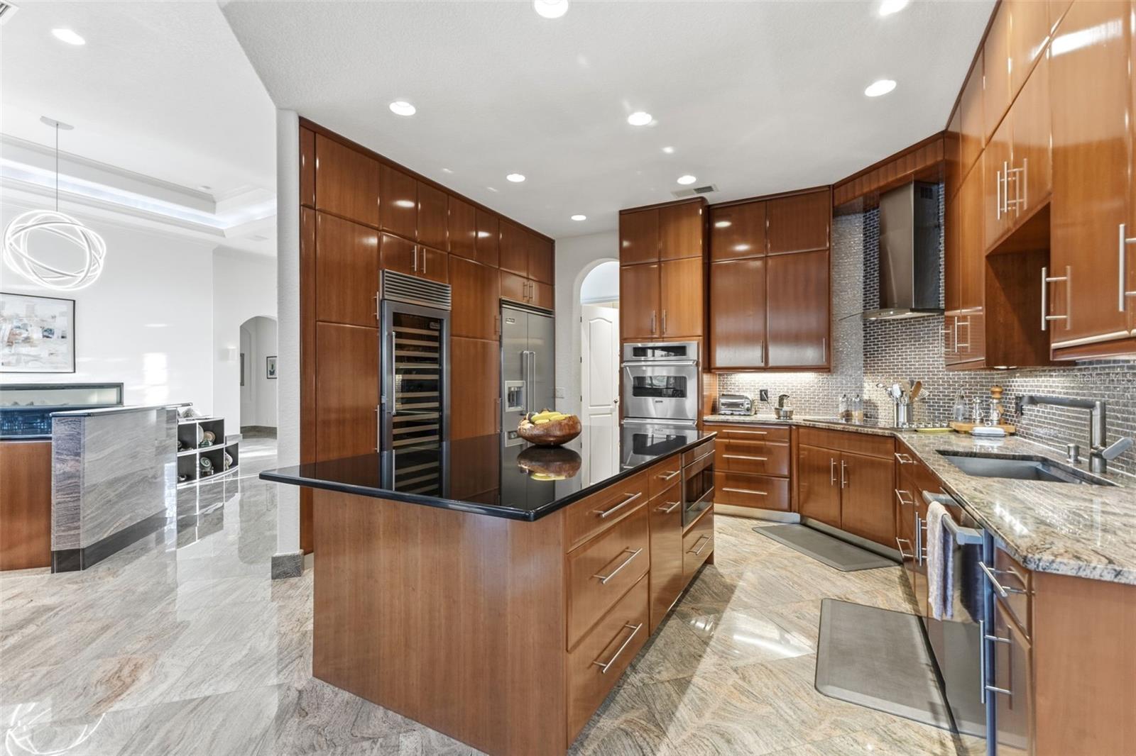 Listing photo id 7 for 530 Mac Ewen Drive