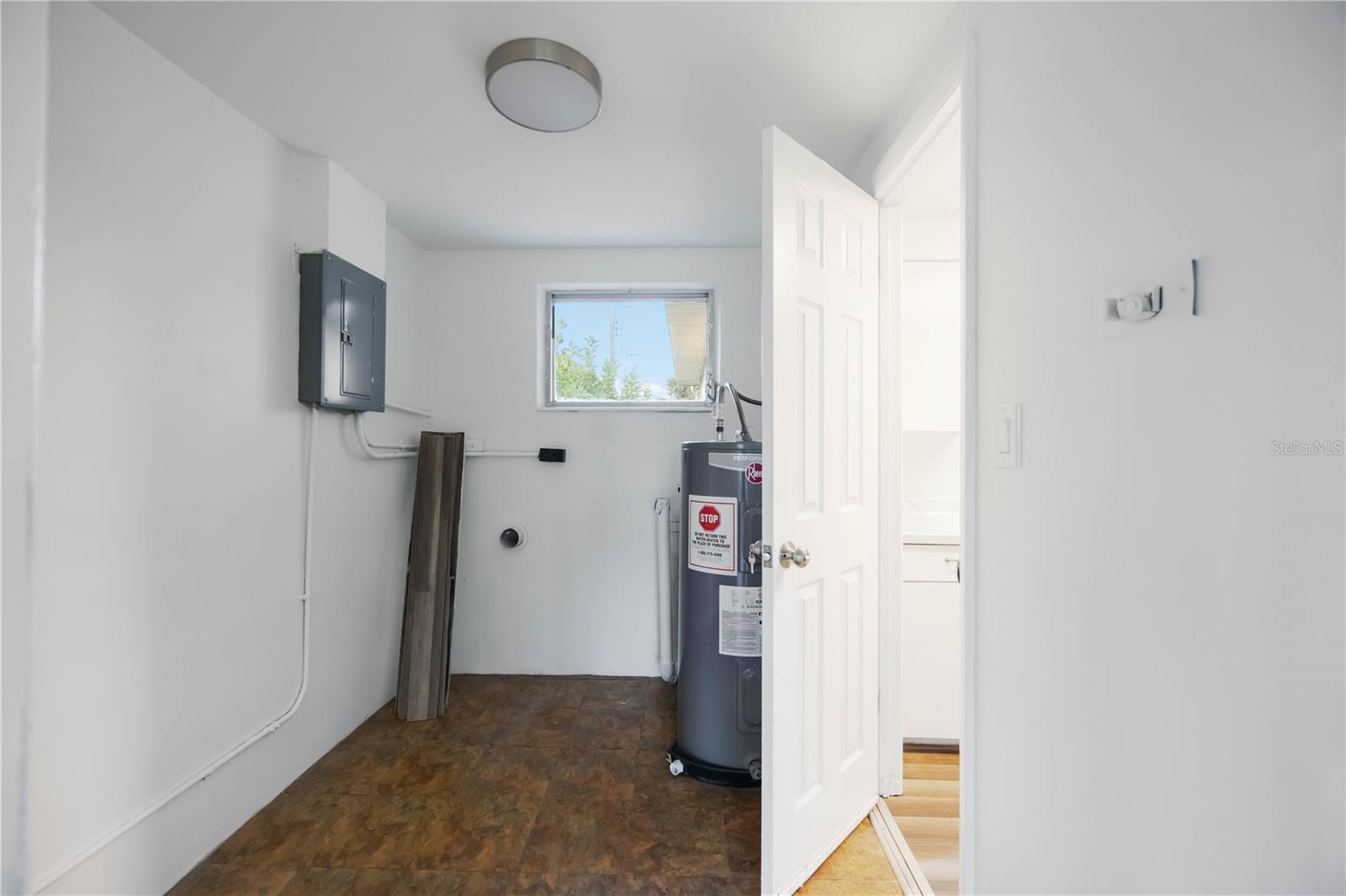 Image 5 of 47 For 306 Langsner Street