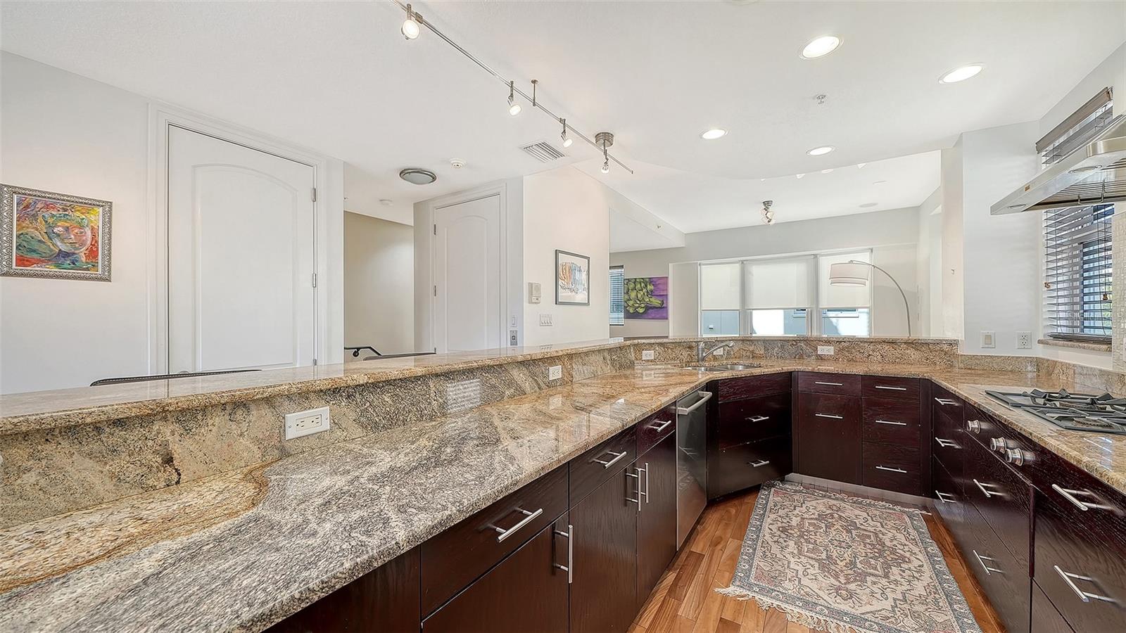 Image 10 of 48 For 235 Cocoanut Avenue 113c