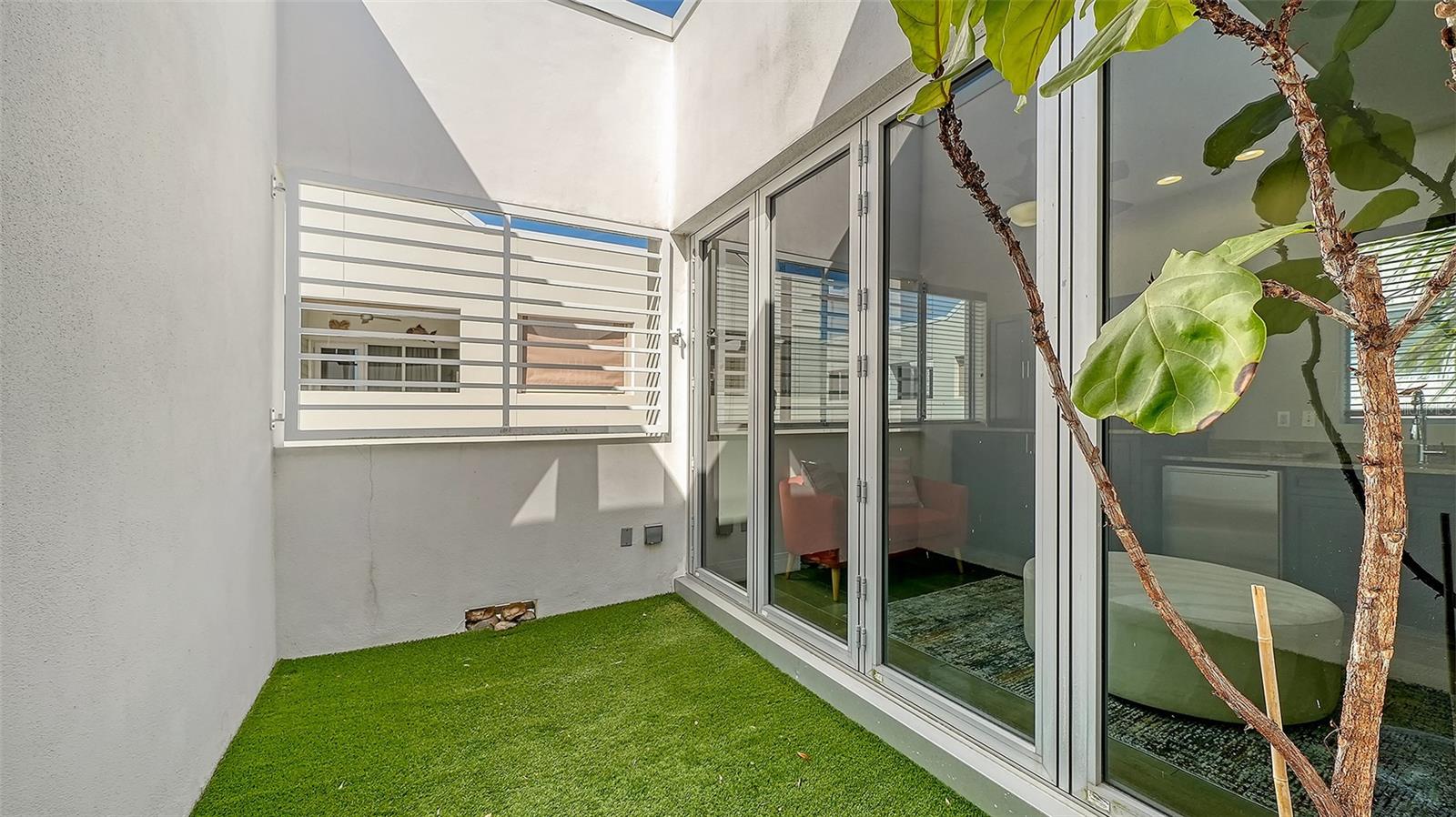 Image 39 of 48 For 235 Cocoanut Avenue 113c