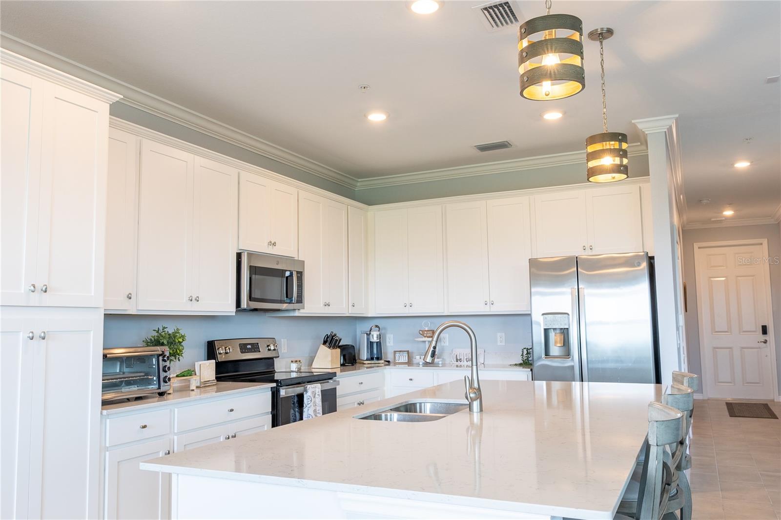 Image 3 of 21 For 17902 Gawthrop Drive 401