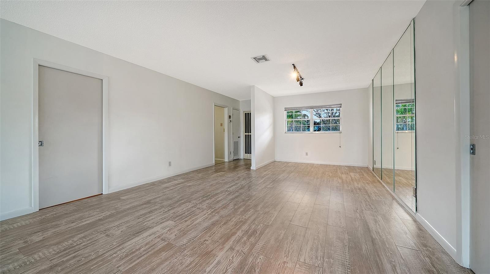 Image 15 of 79 For 7880 Palm Aire Lane 203