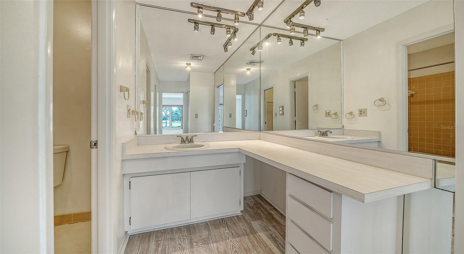 Image 26 of 79 For 7880 Palm Aire Lane 203