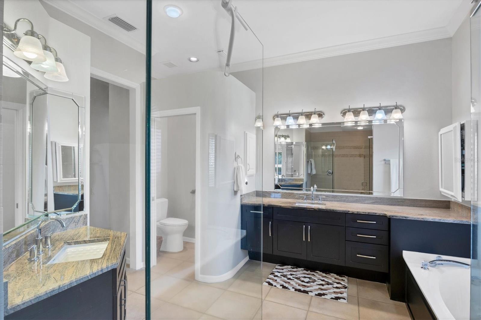 Image 17 of 39 For 7908 Treesdale Glen