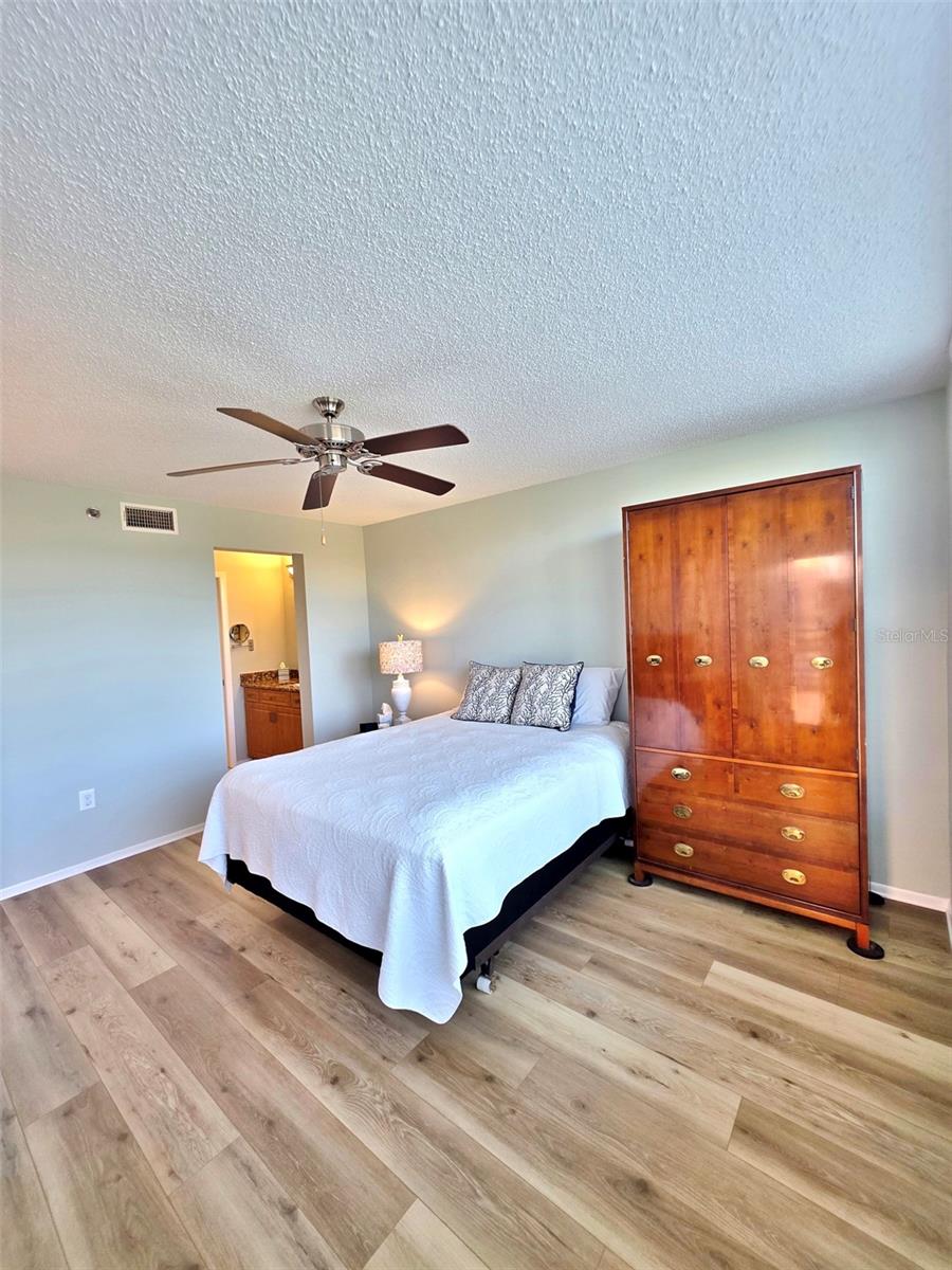 Image 10 of 76 For 4570 Pinebrook Circle 208