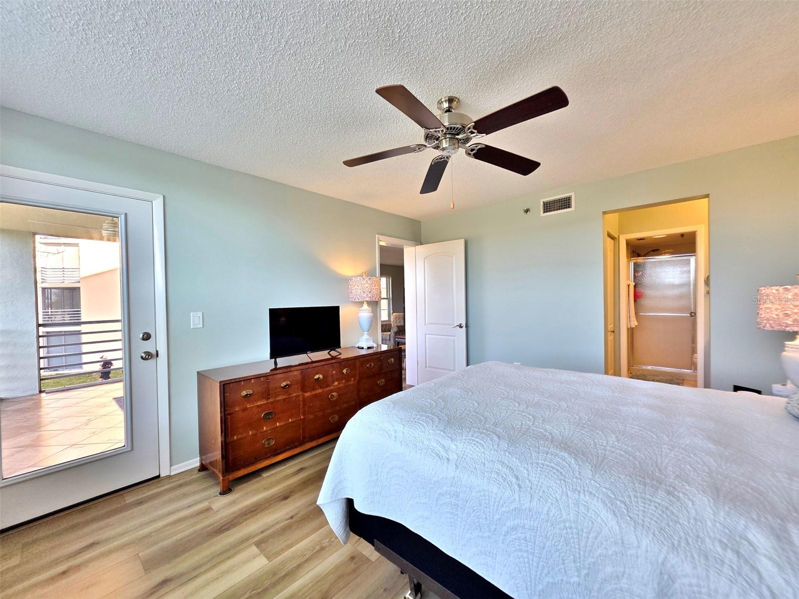 Image 11 of 76 For 4570 Pinebrook Circle 208