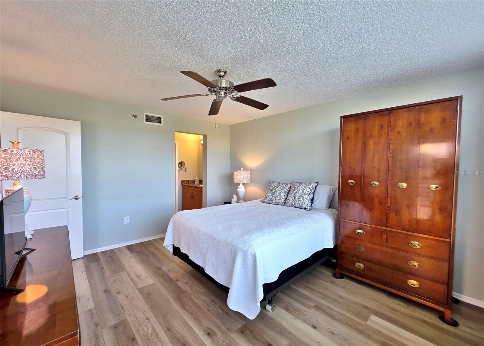 Image 9 of 76 For 4570 Pinebrook Circle 208