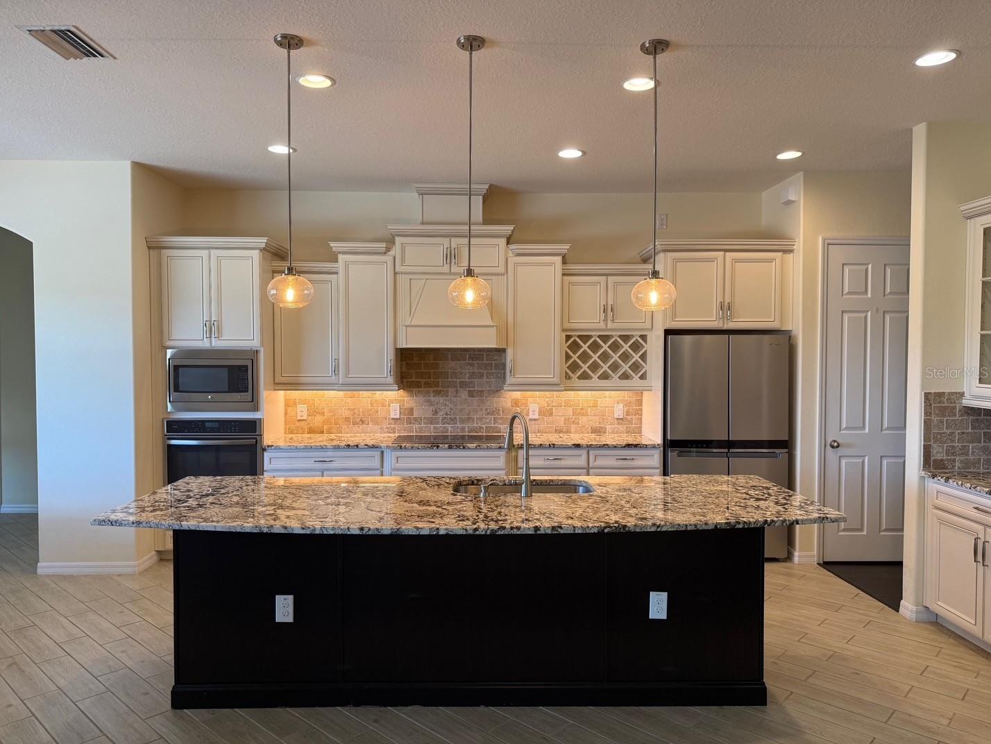 Image 5 of 7 For 4820 Vasca Drive