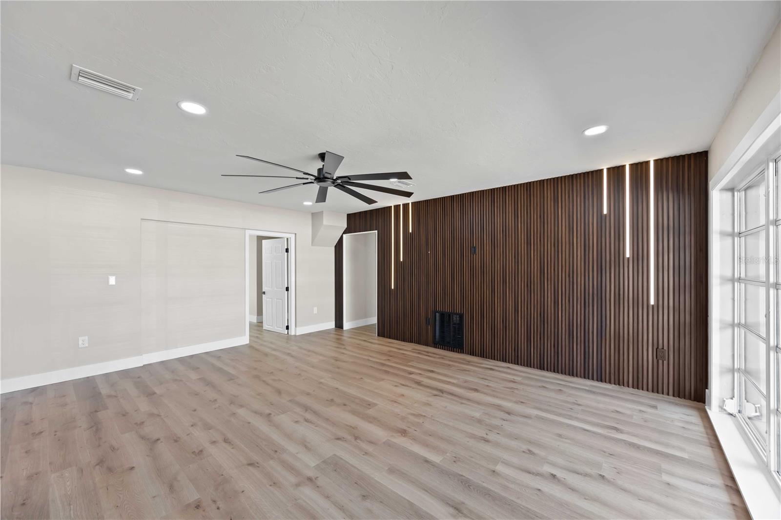 Image 15 of 44 For 2770 Wood Street