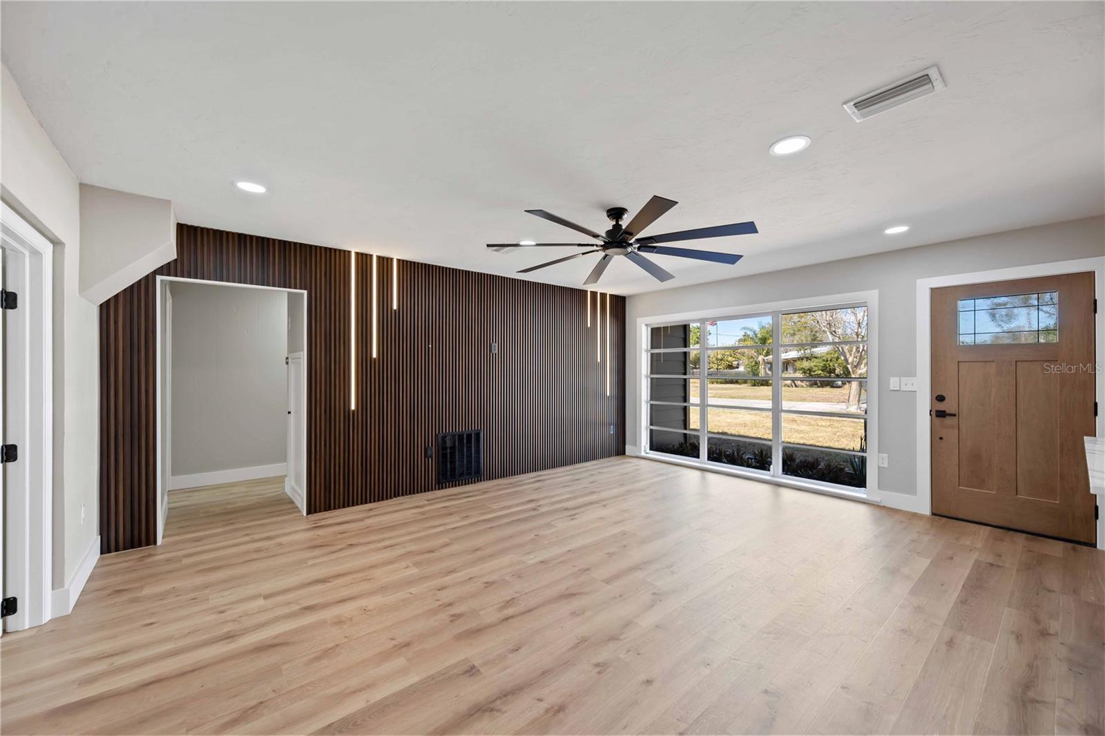 Image 16 of 44 For 2770 Wood Street