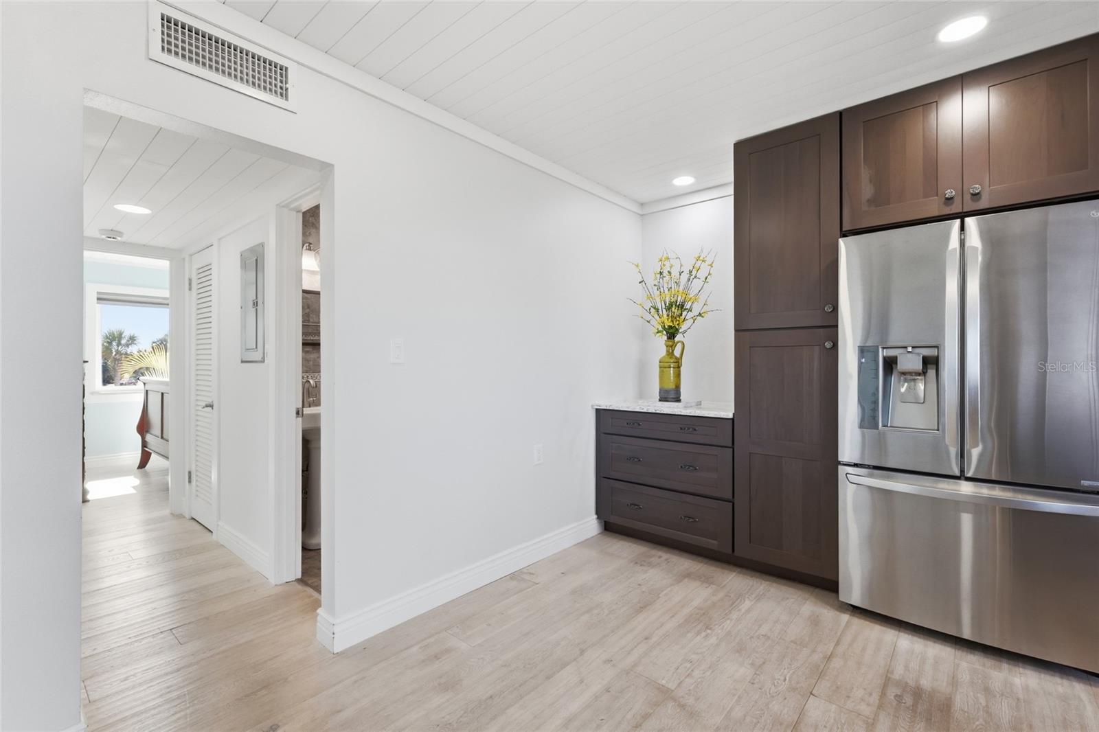 Image 11 of 55 For 765 John Ringling Boulevard 23