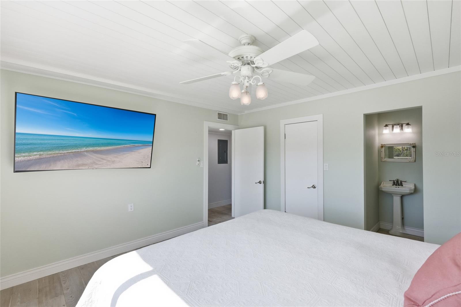 Image 13 of 55 For 765 John Ringling Boulevard 23