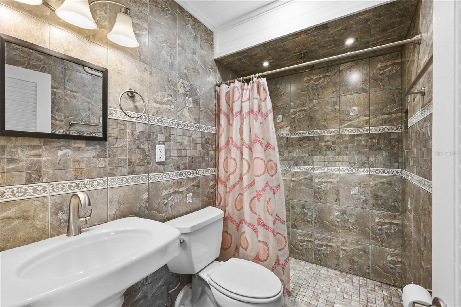 Image 15 of 55 For 765 John Ringling Boulevard 23