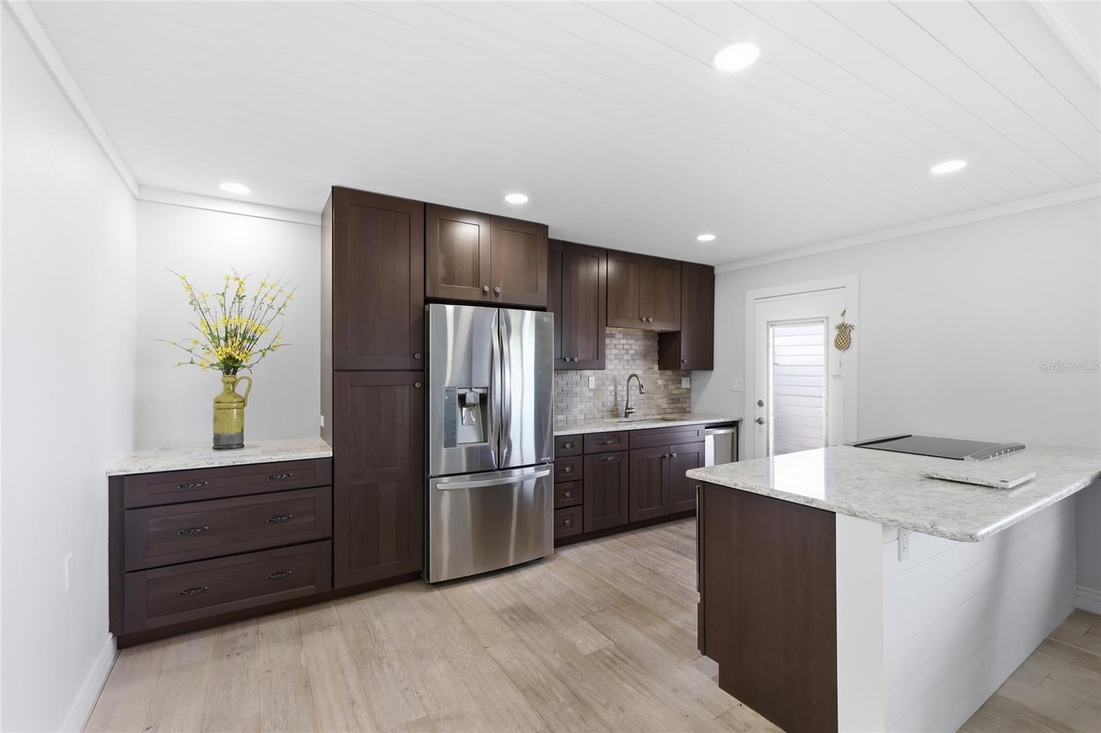 Image 7 of 55 For 765 John Ringling Boulevard 23