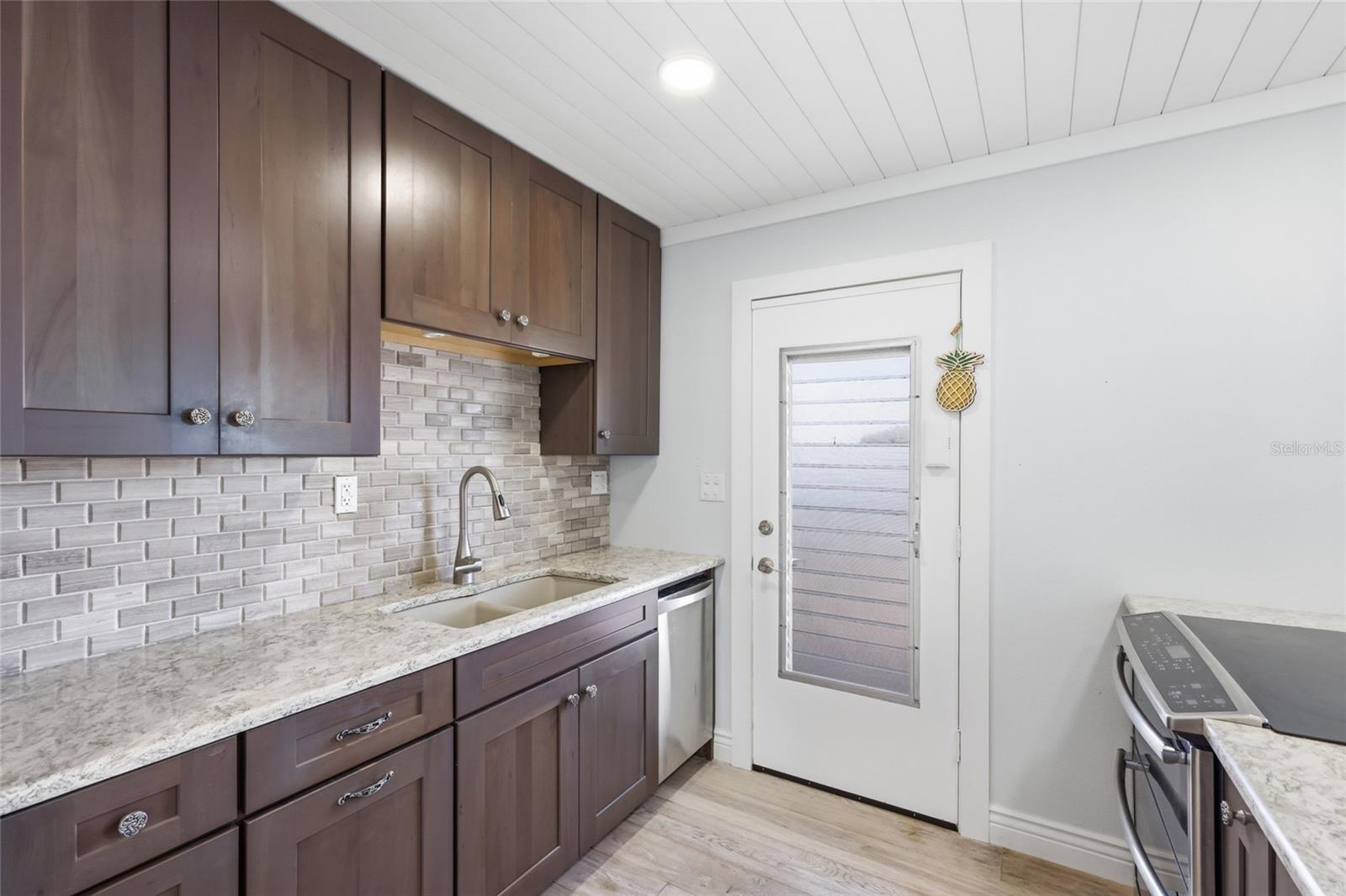 Image 8 of 55 For 765 John Ringling Boulevard 23