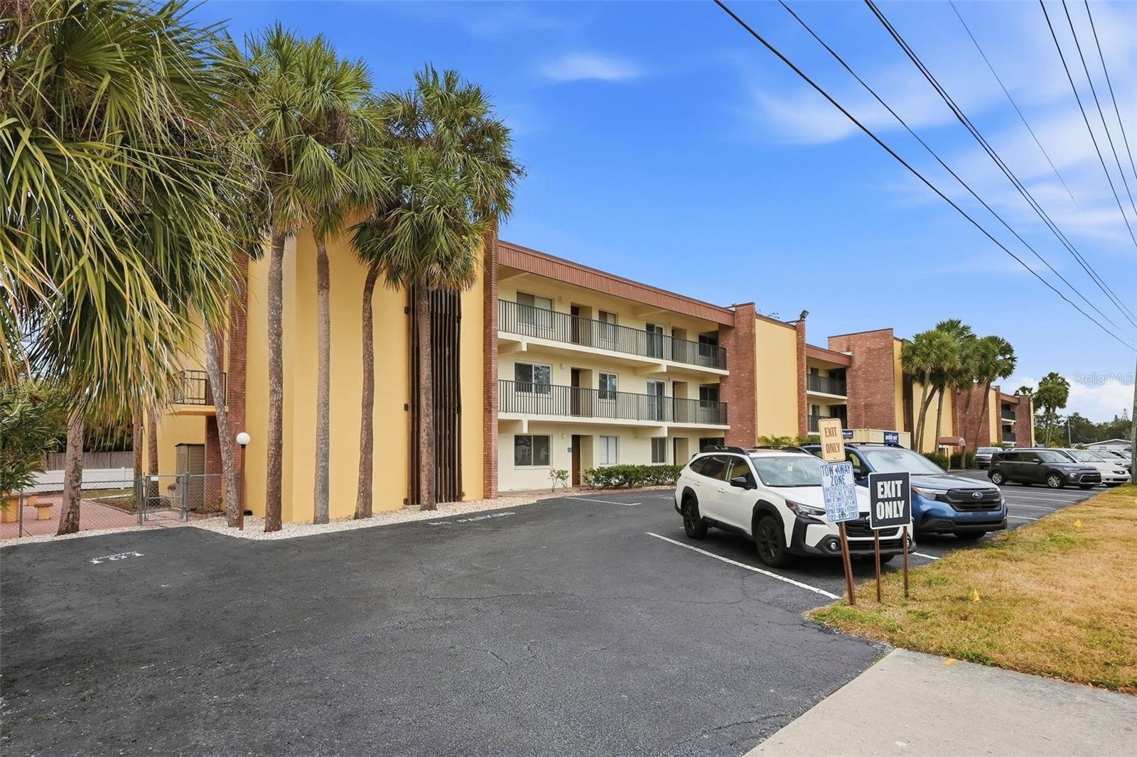 Details for 4435 1st Street Ne 205, ST PETERSBURG, FL 33703