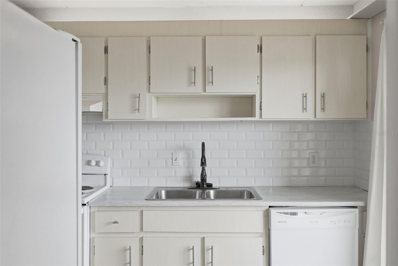 Image 5 of 21 For 4435 1st Street Ne 205