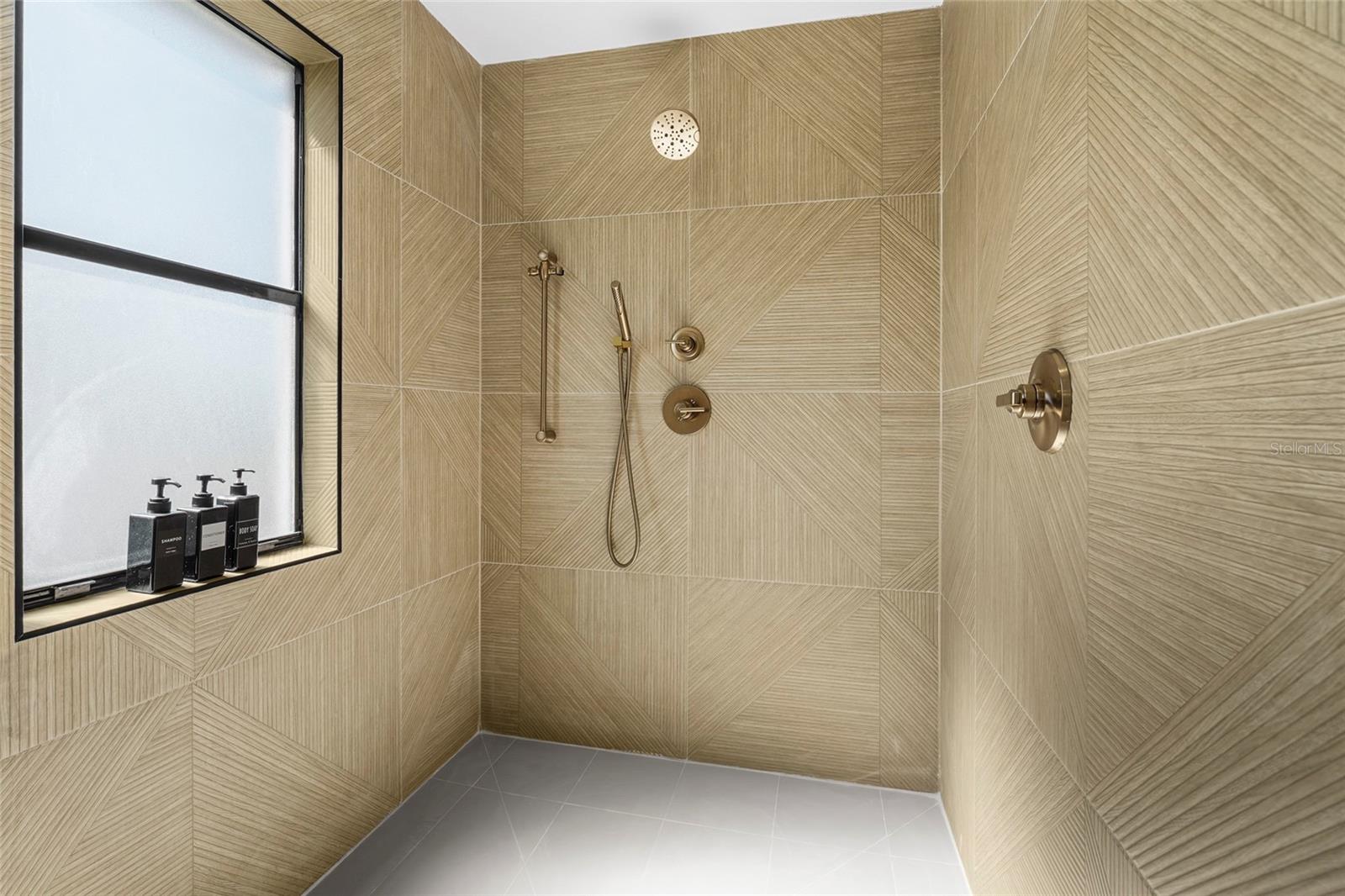 Image 34 of 84 For 519 Loquat Drive