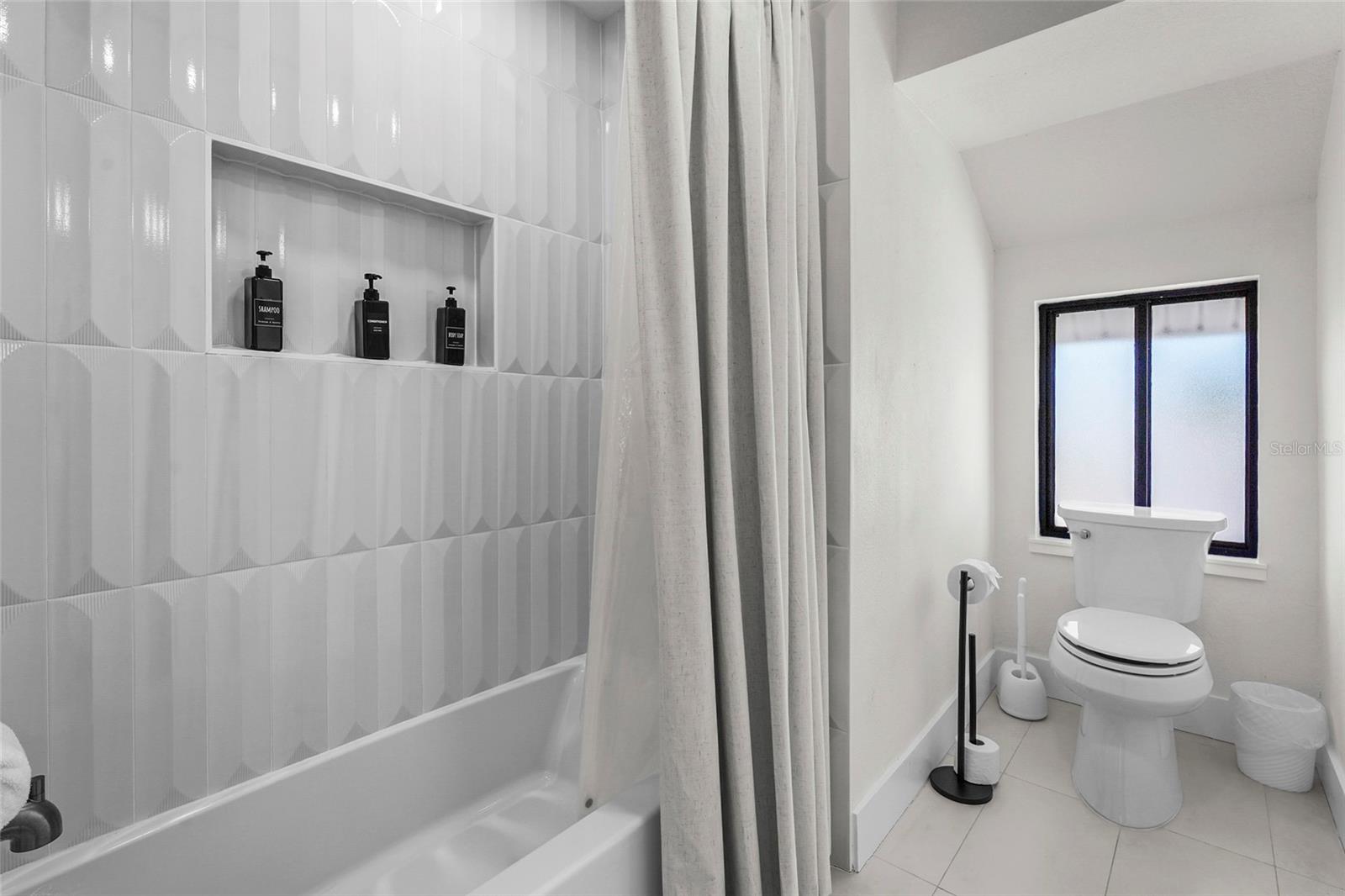 Image 52 of 84 For 519 Loquat Drive