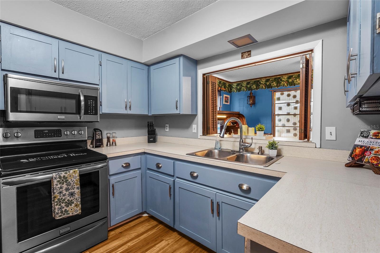 Image 7 of 49 For 5003 20th Avenue W