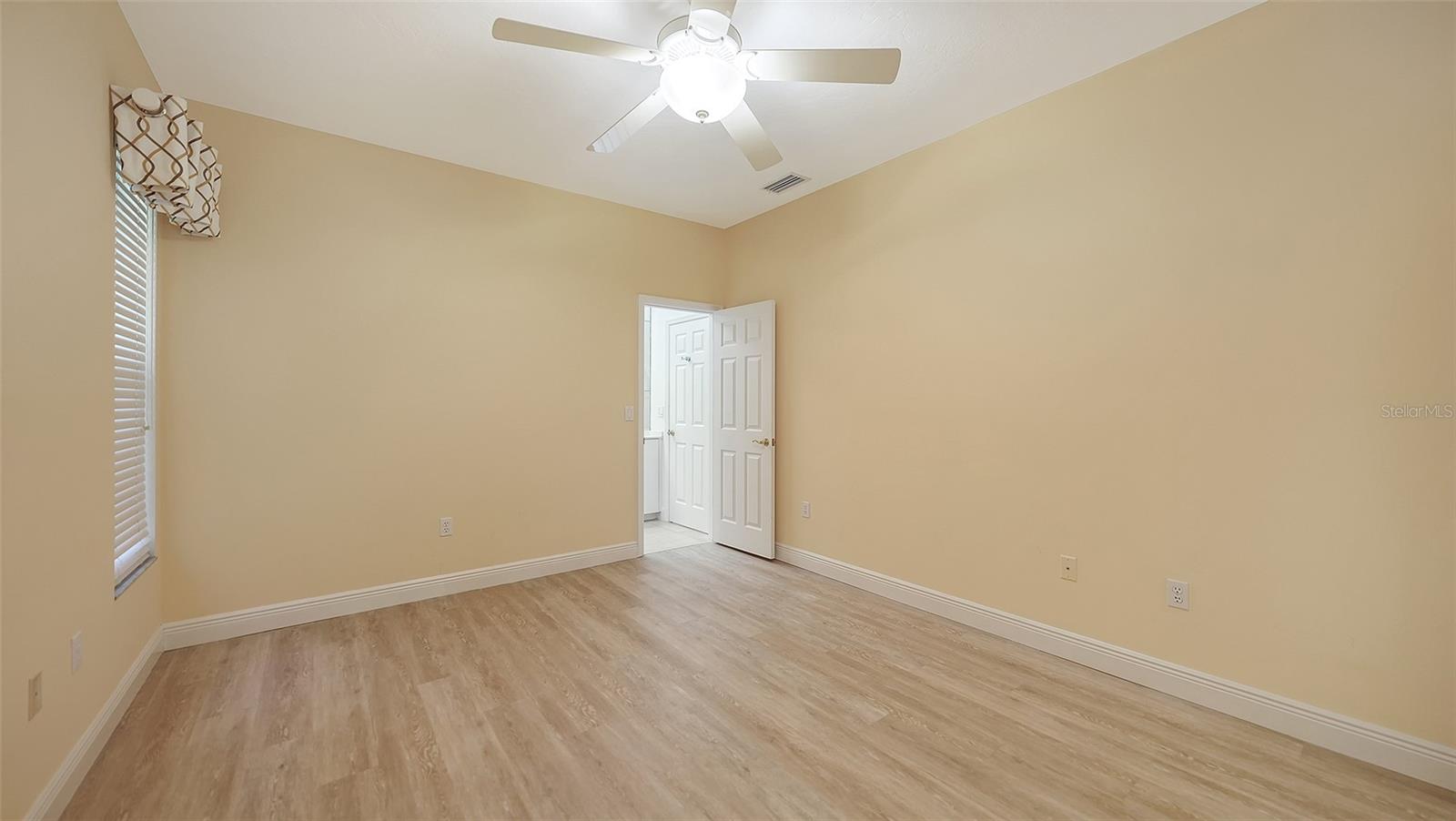 Image 41 of 88 For 6309 Thorndon Circle