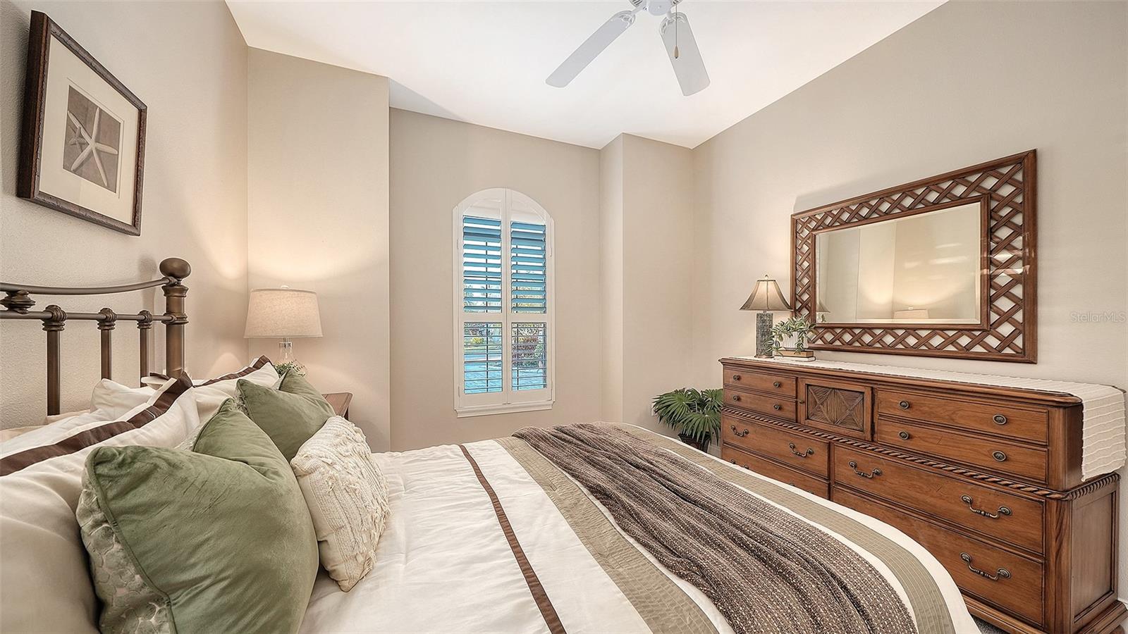 Image 61 of 93 For 15404 Linn Park Terrace