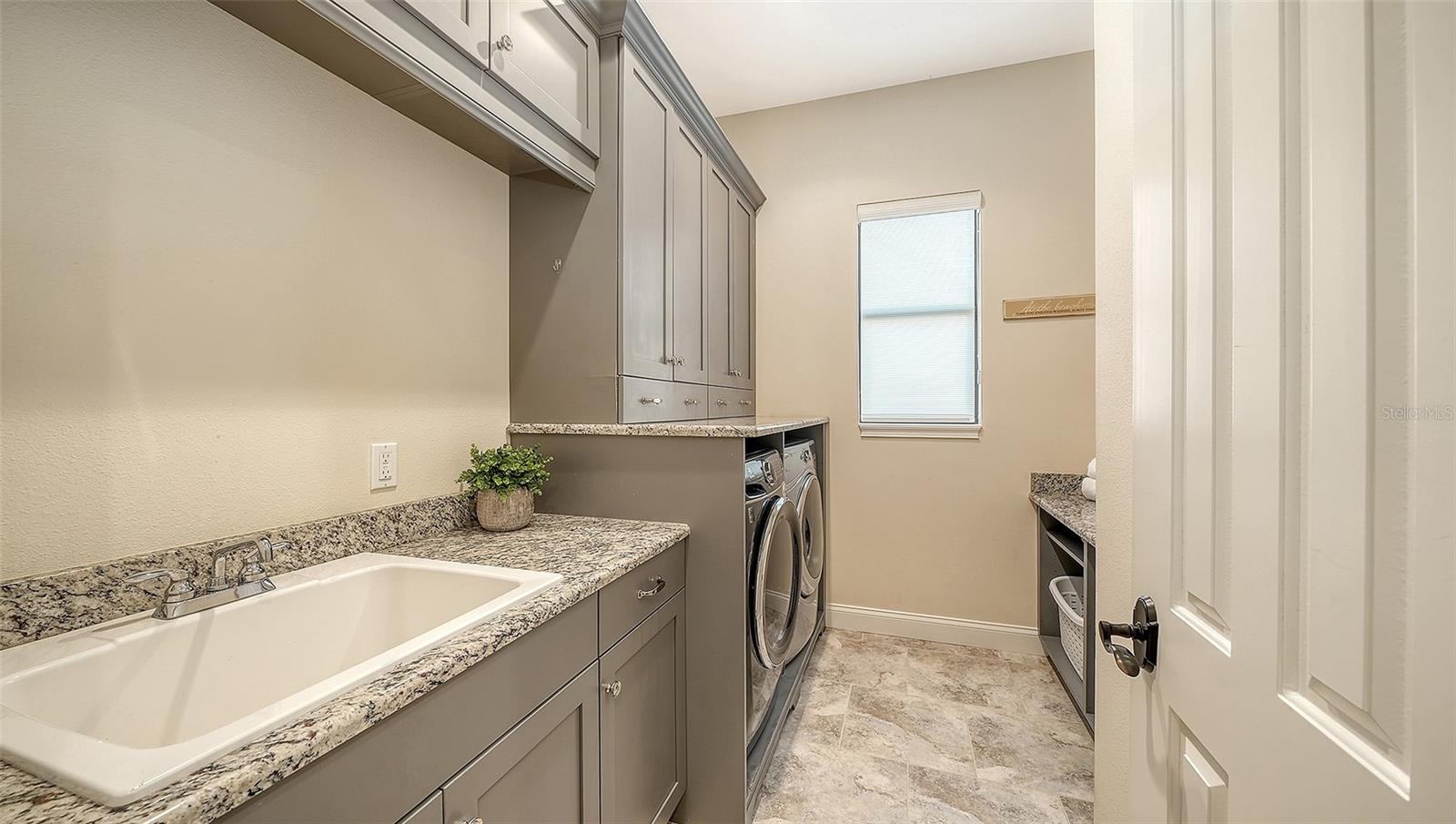 Image 68 of 93 For 15404 Linn Park Terrace