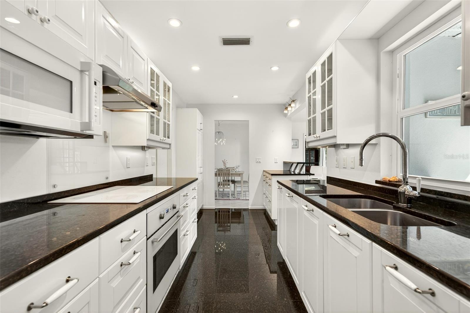 Image 10 of 43 For 550 De Narvaez Drive