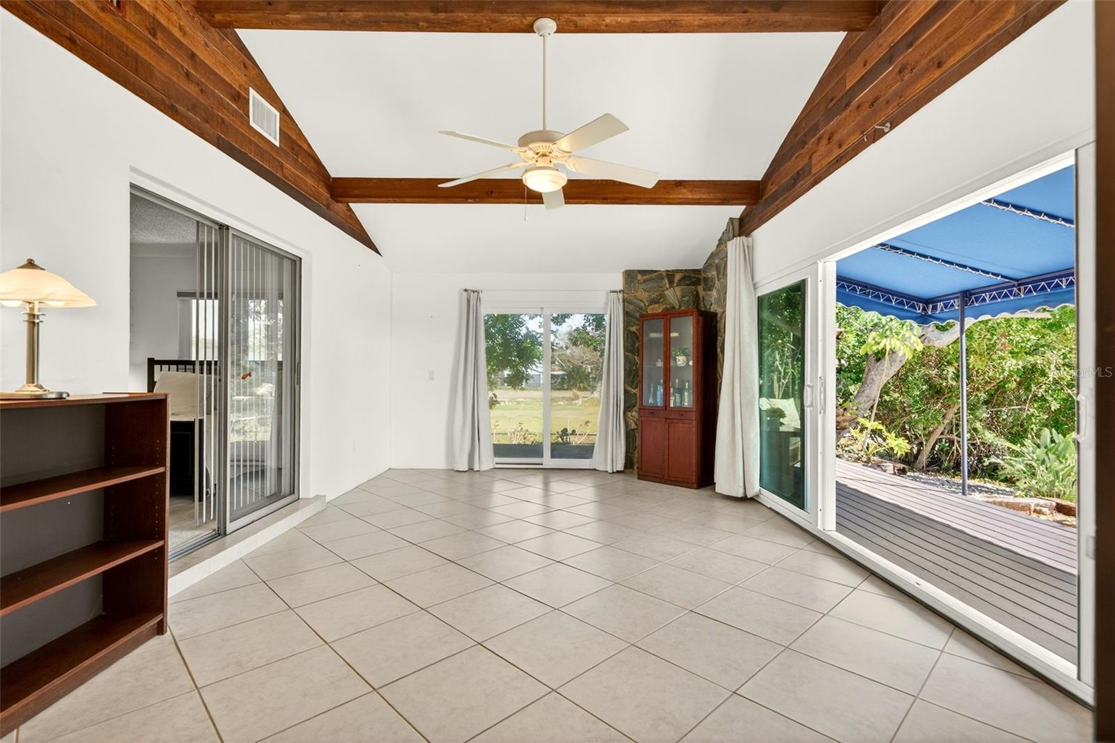 Image 19 of 43 For 550 De Narvaez Drive