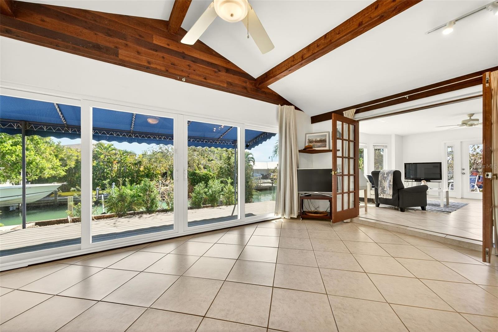 Image 22 of 43 For 550 De Narvaez Drive