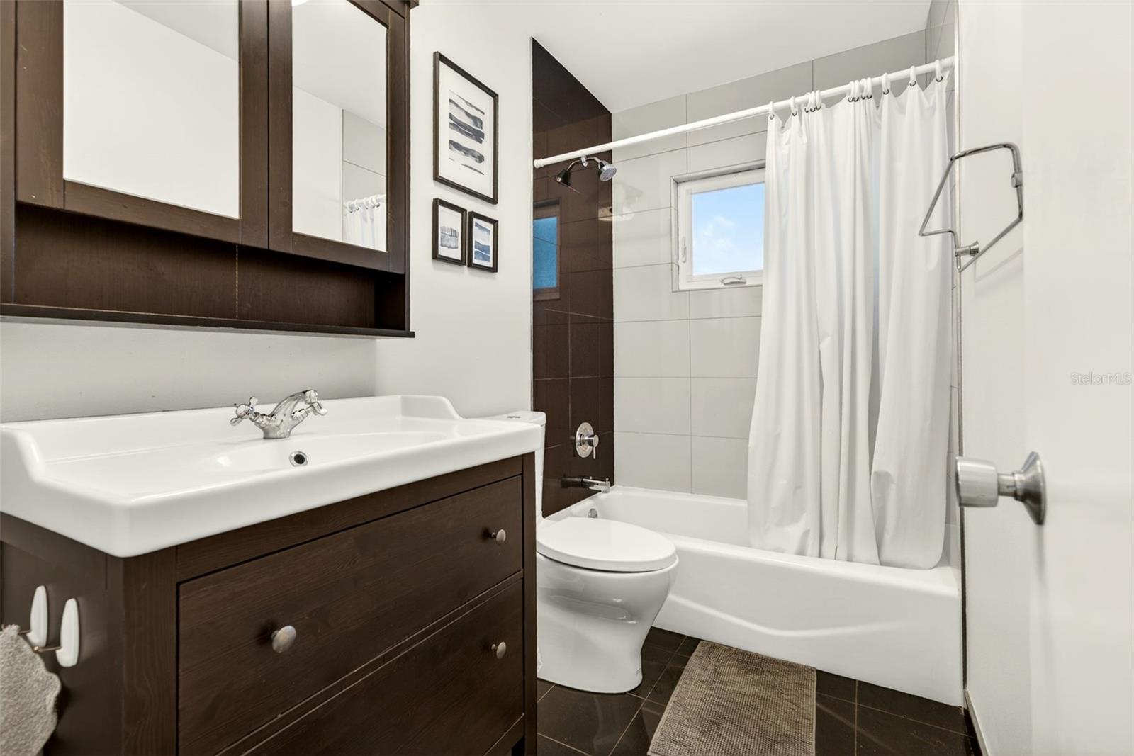 Image 26 of 43 For 550 De Narvaez Drive