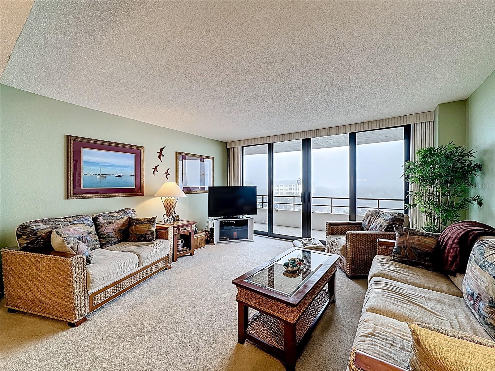 Image 21 of 52 For 6415 Midnight Pass Road 705