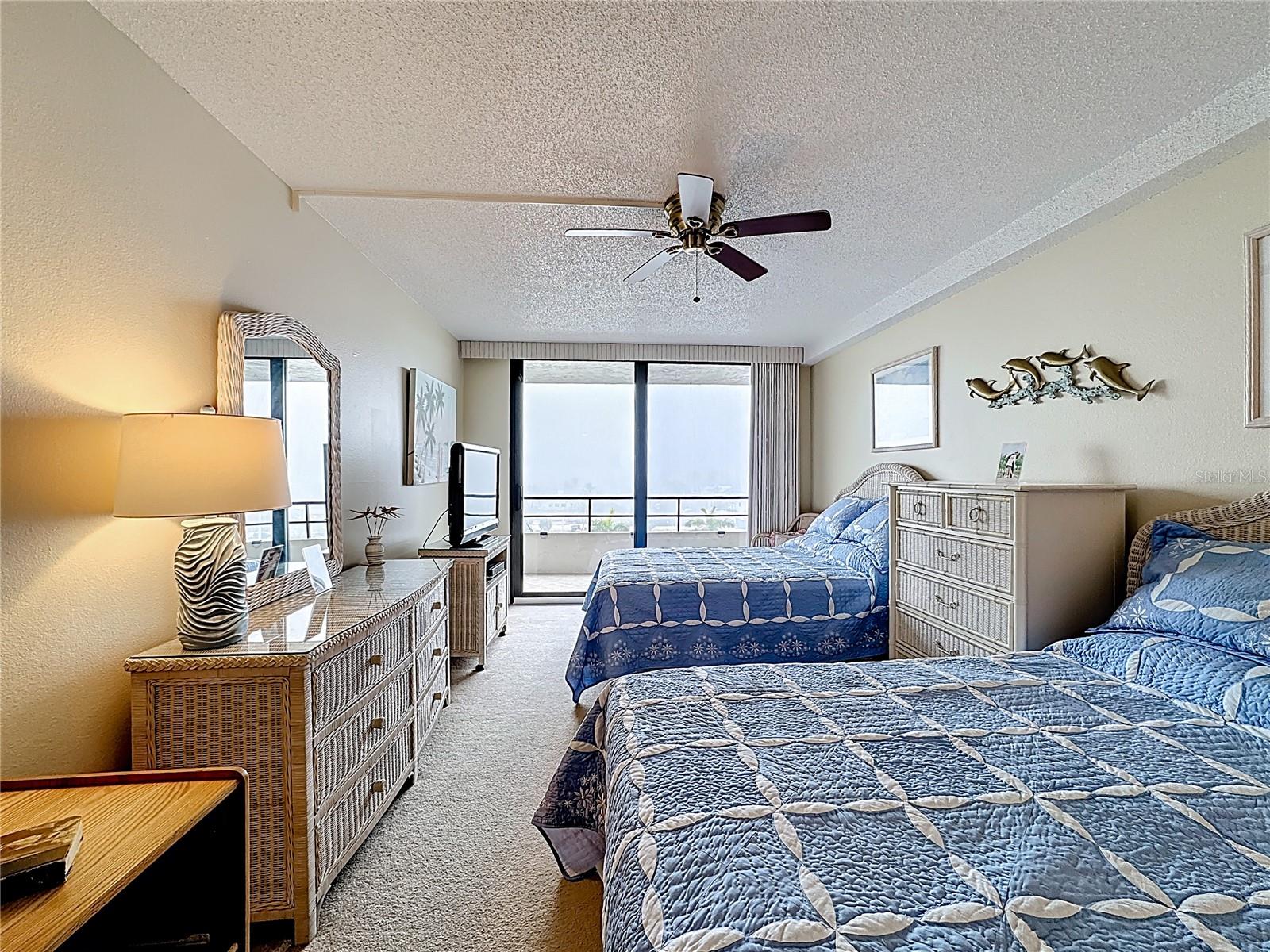 Image 30 of 52 For 6415 Midnight Pass Road 705