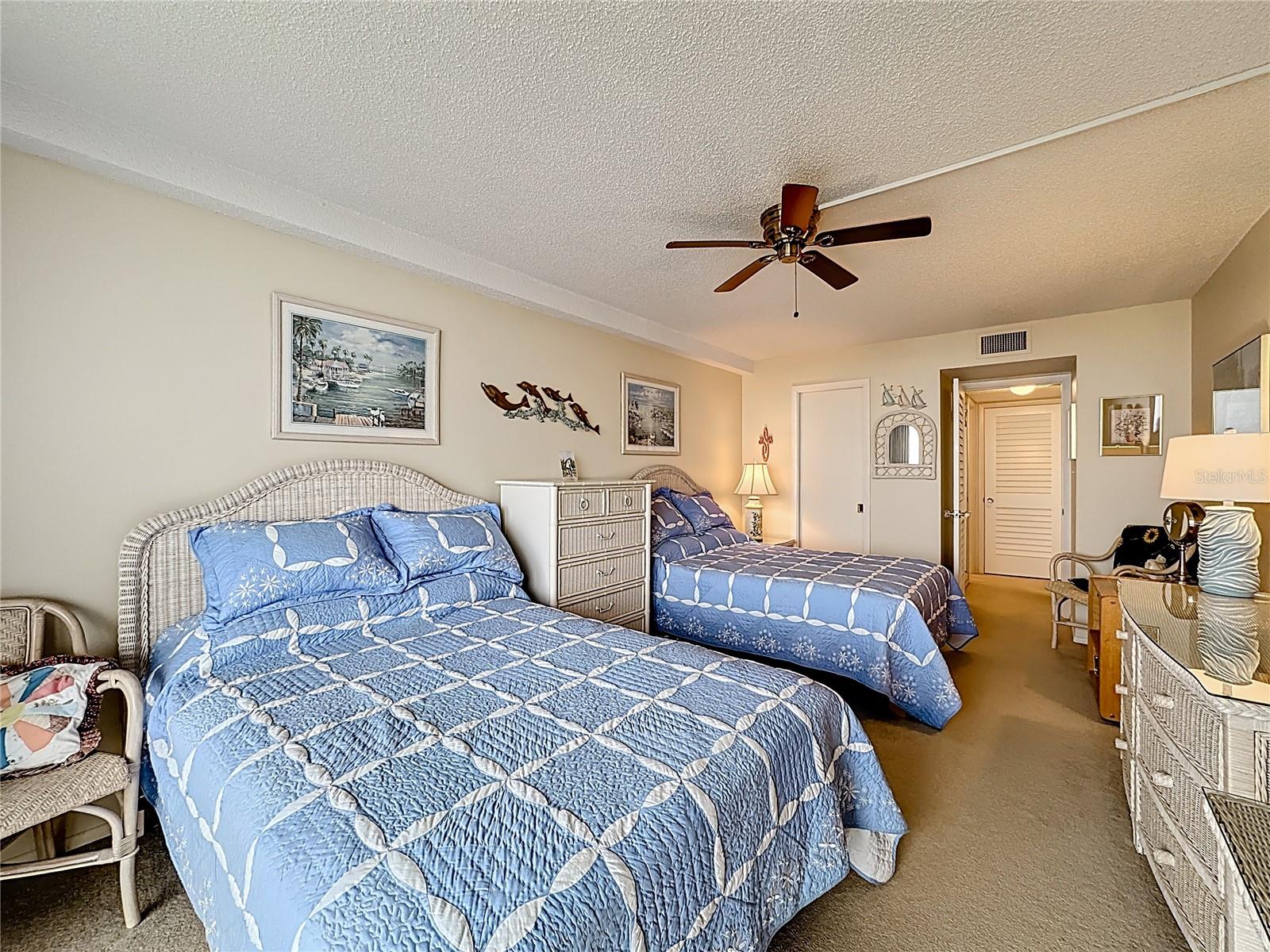 Image 32 of 52 For 6415 Midnight Pass Road 705