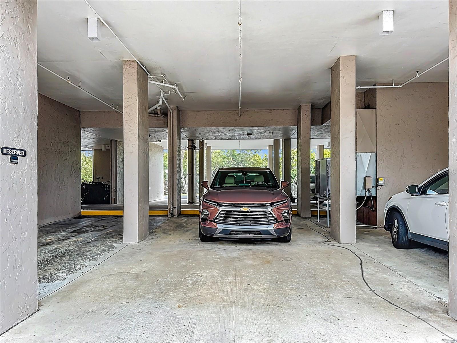 Image 38 of 52 For 6415 Midnight Pass Road 705