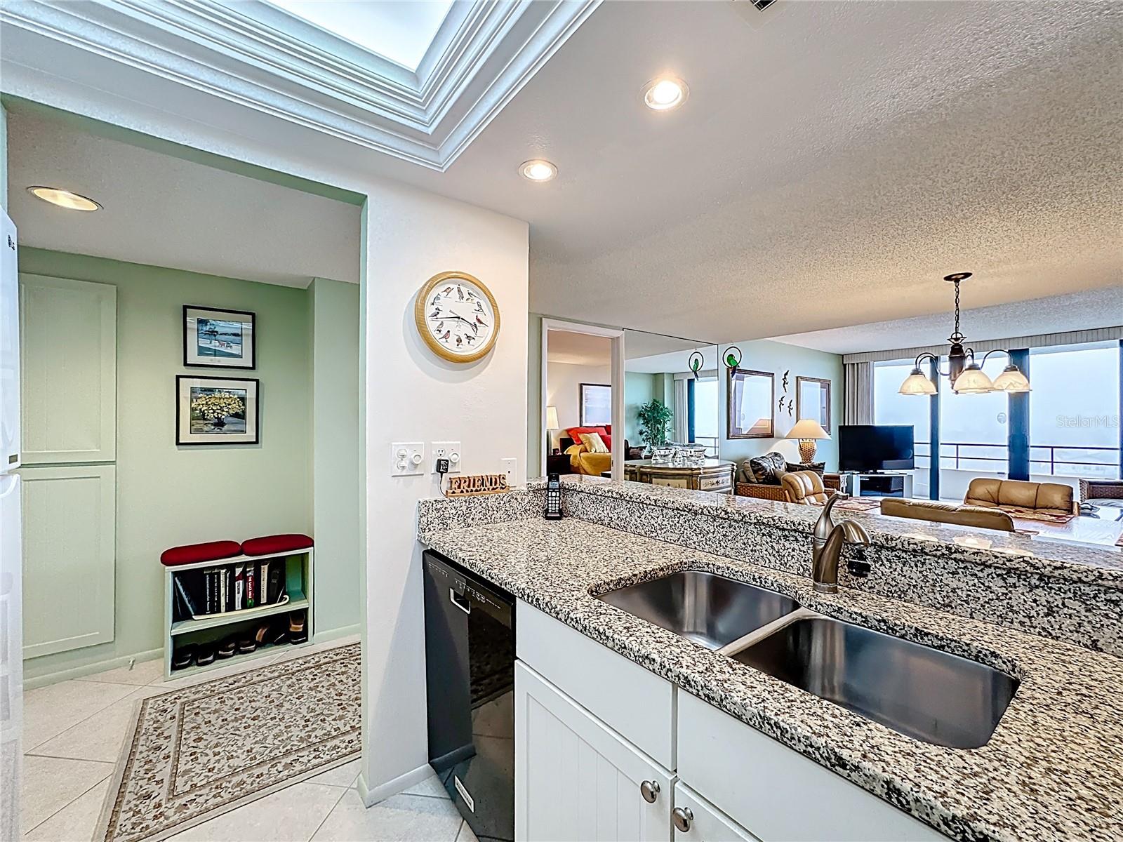 Image 4 of 52 For 6415 Midnight Pass Road 705