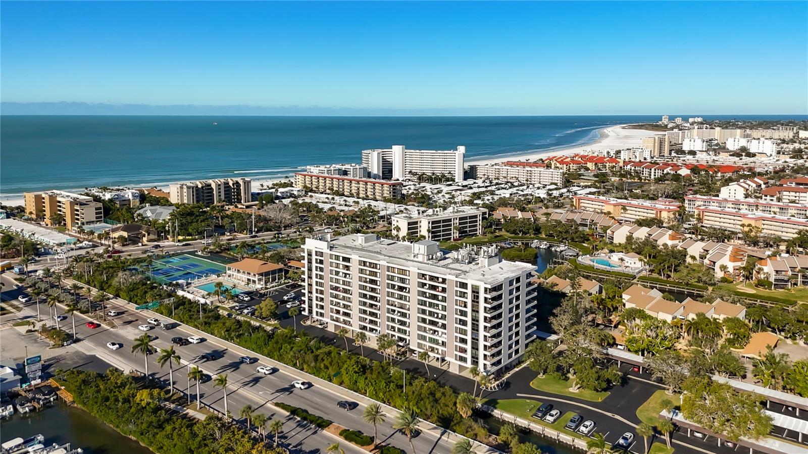 Image 43 of 52 For 6415 Midnight Pass Road 705