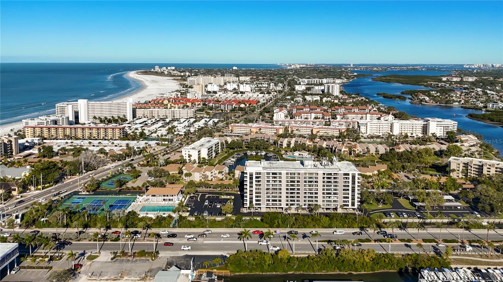 Image 44 of 52 For 6415 Midnight Pass Road 705