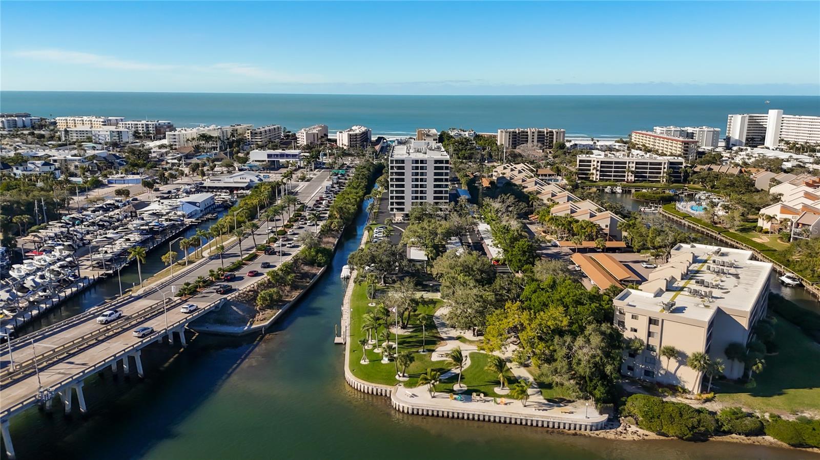 Image 45 of 52 For 6415 Midnight Pass Road 705