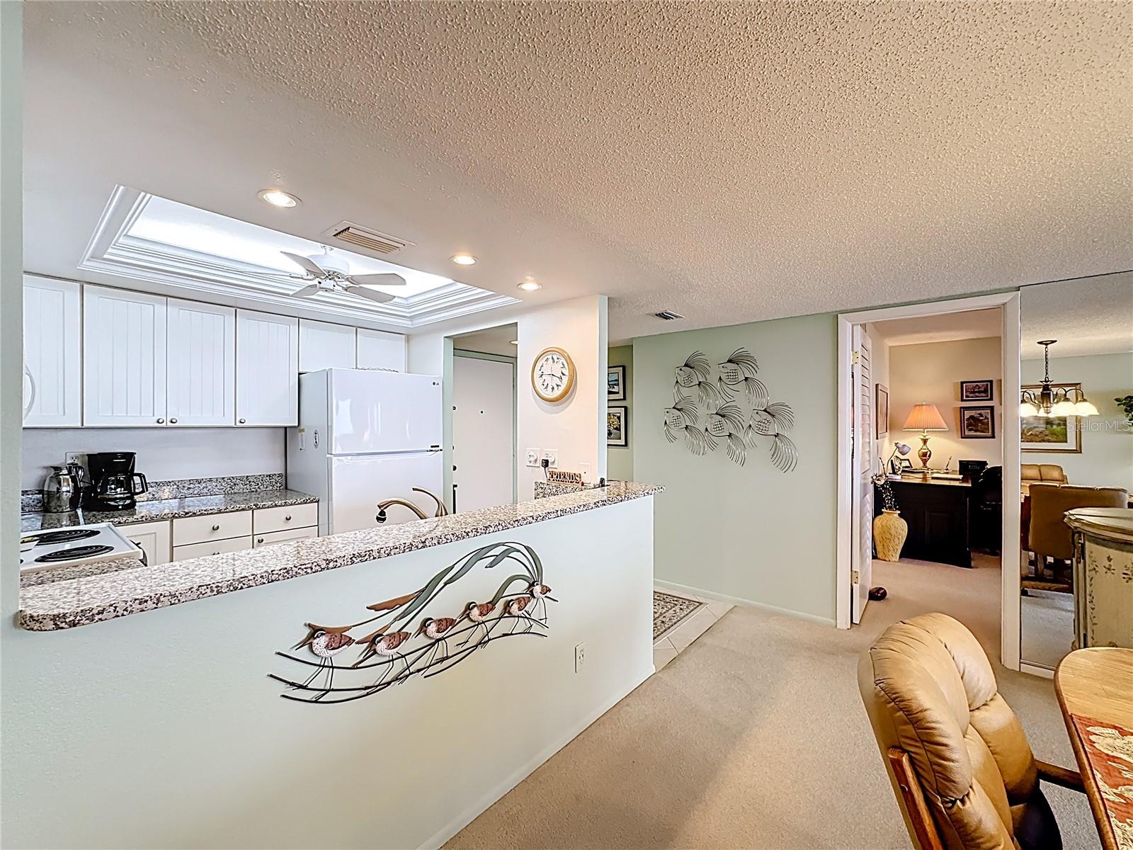 Image 8 of 52 For 6415 Midnight Pass Road 705