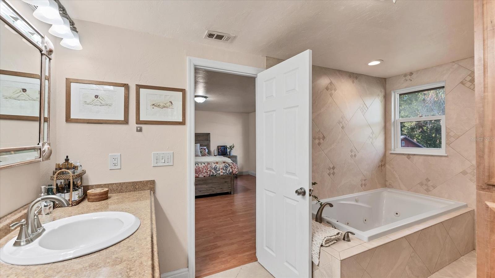 Image 19 of 52 For 5237 Turtle Creek Lane