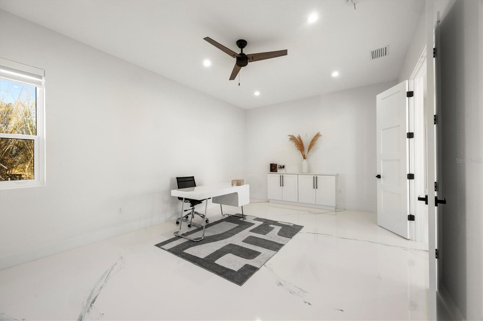 Image 18 of 81 For 14325 Mj Road