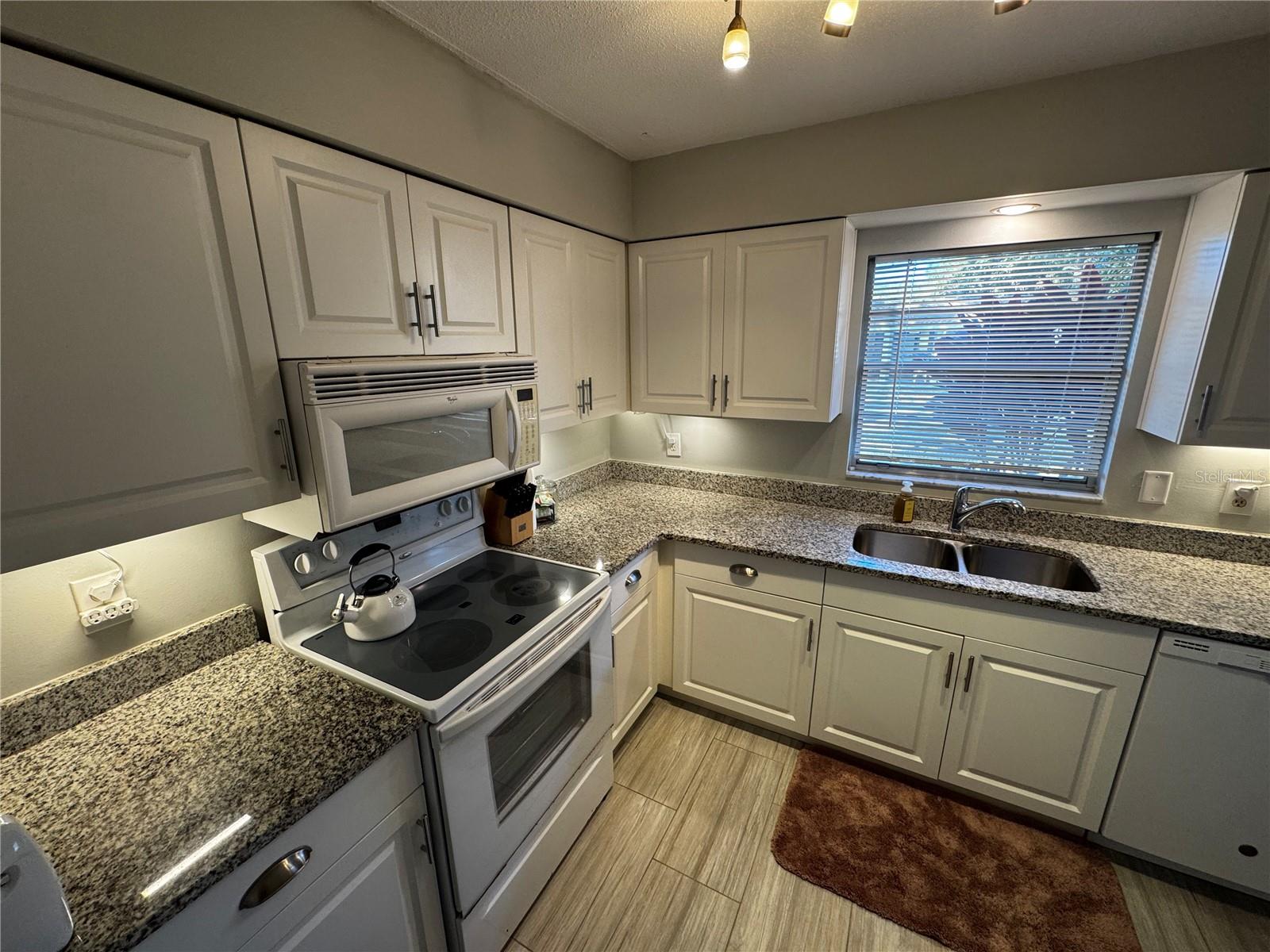 Image 10 of 26 For 1335 Glendale Circle W 217