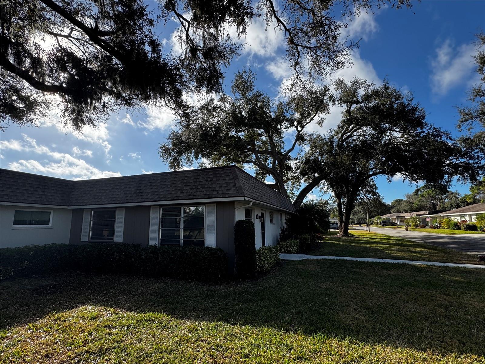 Image 4 of 26 For 1335 Glendale Circle W 217