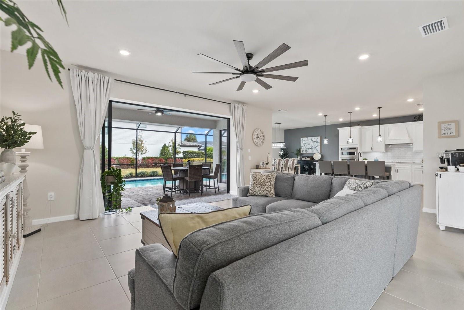 Image 14 of 47 For 5876 Silverside Pine Court