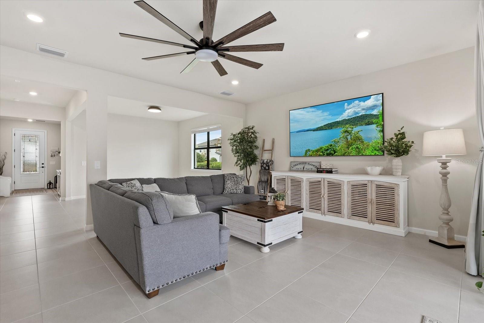 Image 16 of 47 For 5876 Silverside Pine Court